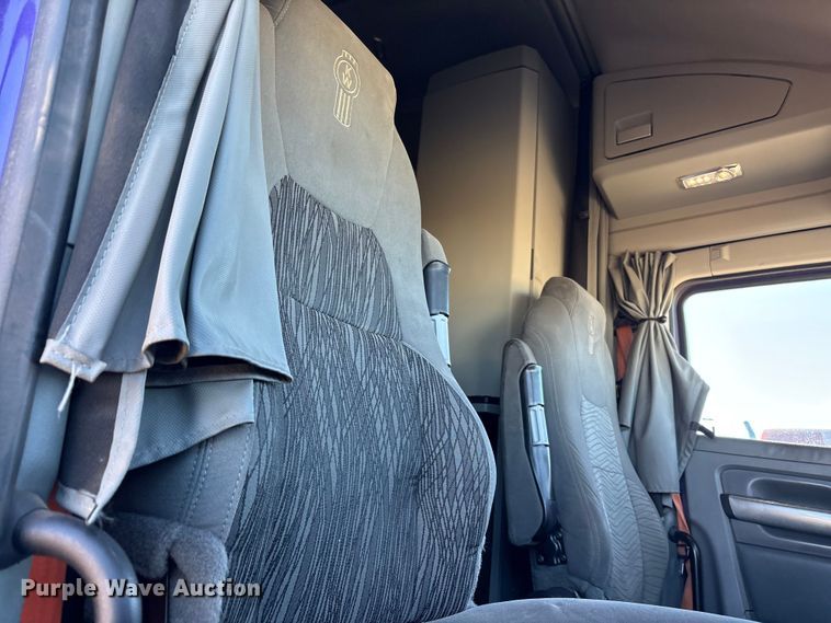 image for item EF6183 2019 Kenworth T680 semi truck