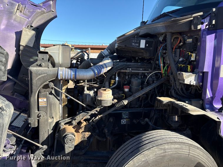 image for item EF6183 2019 Kenworth T680 semi truck