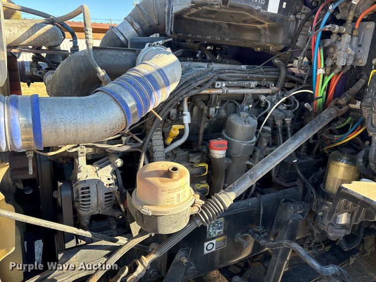 image for item EF6183 2019 Kenworth T680 semi truck