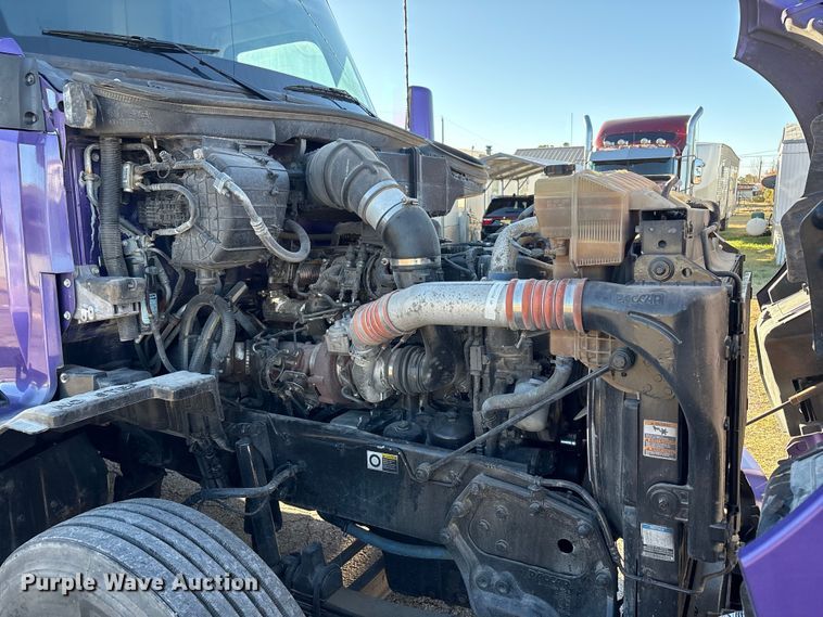 image for item EF6183 2019 Kenworth T680 semi truck