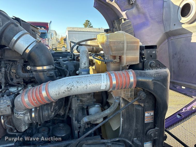 image for item EF6183 2019 Kenworth T680 semi truck