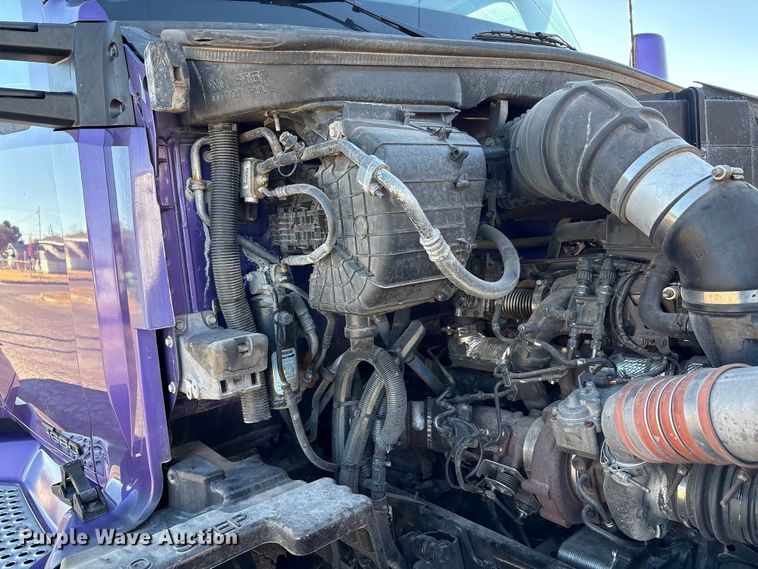 image for item EF6183 2019 Kenworth T680 semi truck