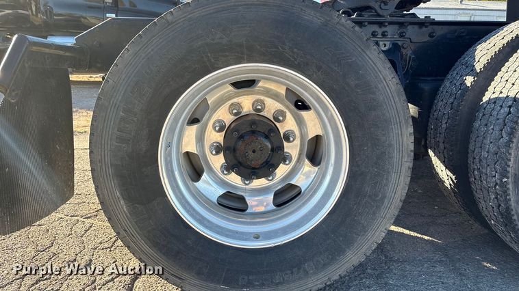 image for item EF6183 2019 Kenworth T680 semi truck