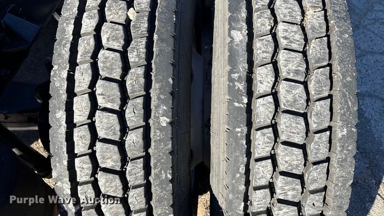 image for item EF6183 2019 Kenworth T680 semi truck