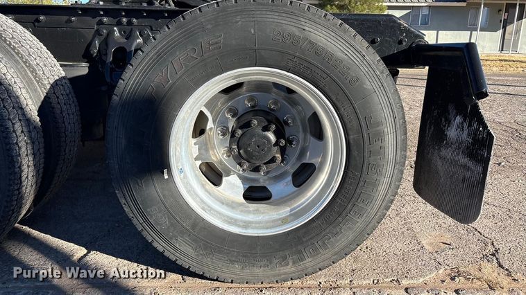 image for item EF6183 2019 Kenworth T680 semi truck