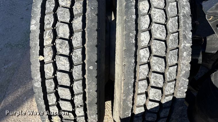 image for item EF6183 2019 Kenworth T680 semi truck