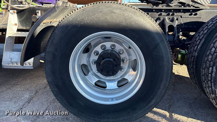 image for item EF6183 2019 Kenworth T680 semi truck