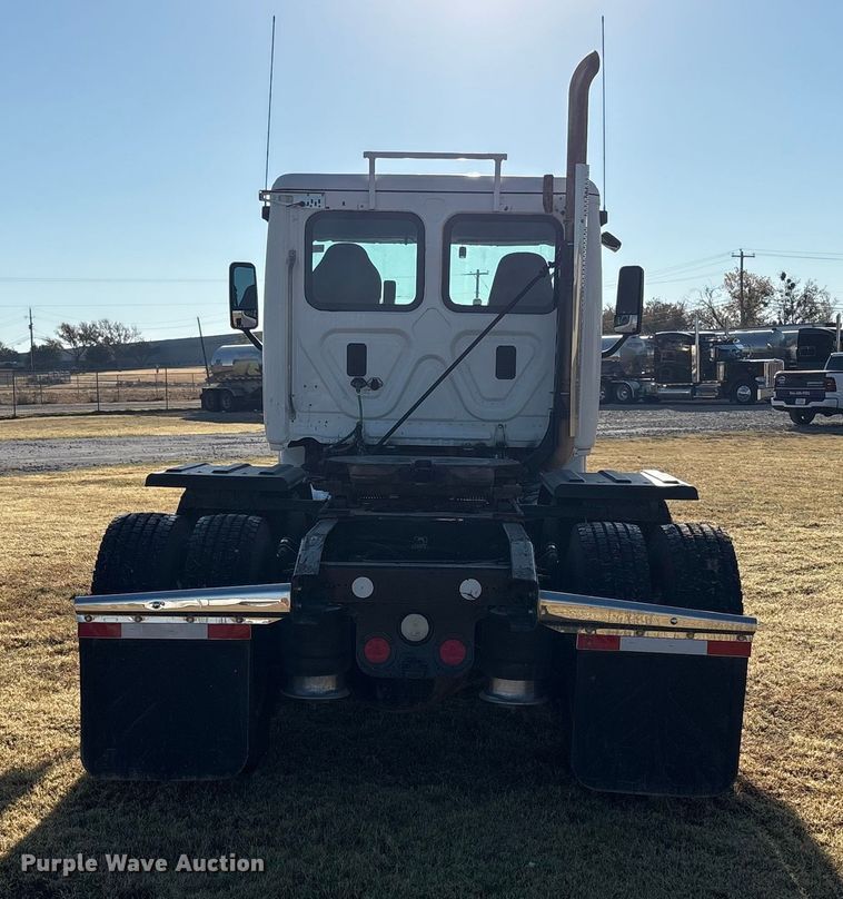 image for item EF6188 2015 Freightliner Cascadia 125 semi truck