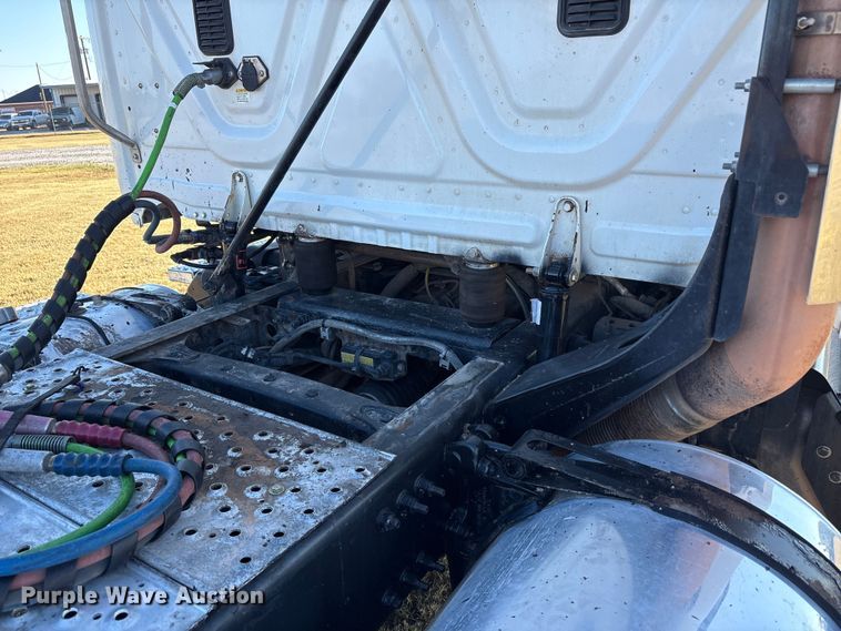 image for item EF6188 2015 Freightliner Cascadia 125 semi truck