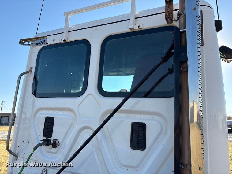 image for item EF6188 2015 Freightliner Cascadia 125 semi truck