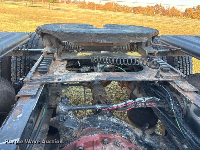 image for item EF6188 2015 Freightliner Cascadia 125 semi truck