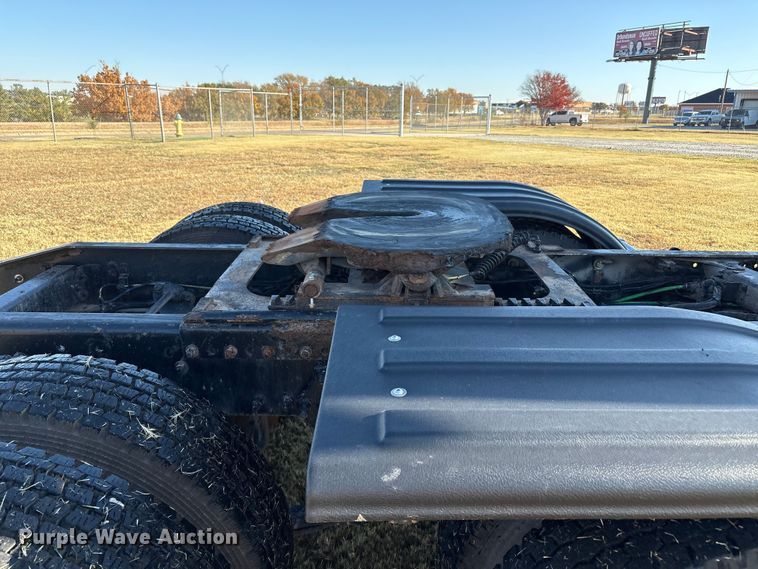 image for item EF6188 2015 Freightliner Cascadia 125 semi truck