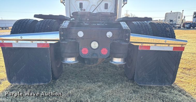 image for item EF6188 2015 Freightliner Cascadia 125 semi truck