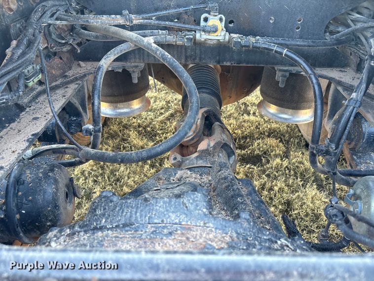 image for item EF6188 2015 Freightliner Cascadia 125 semi truck