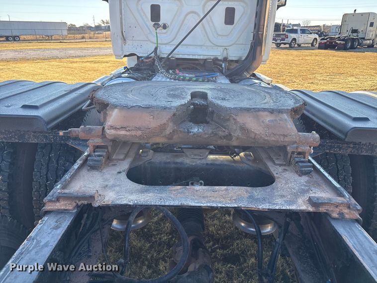 image for item EF6188 2015 Freightliner Cascadia 125 semi truck