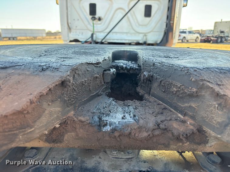 image for item EF6188 2015 Freightliner Cascadia 125 semi truck