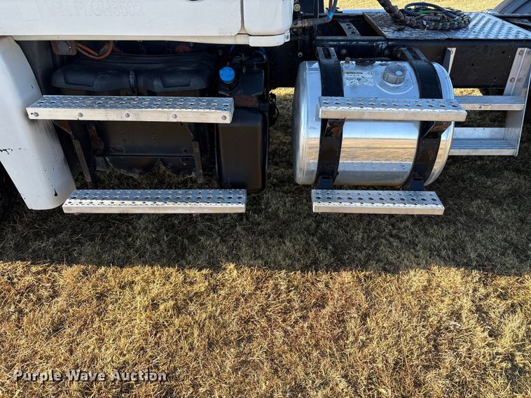 image for item EF6188 2015 Freightliner Cascadia 125 semi truck