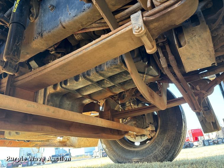 image for item EF6188 2015 Freightliner Cascadia 125 semi truck