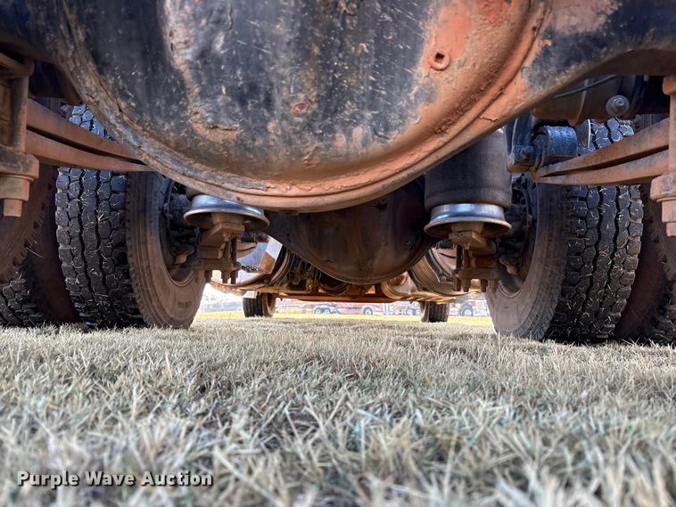 image for item EF6188 2015 Freightliner Cascadia 125 semi truck