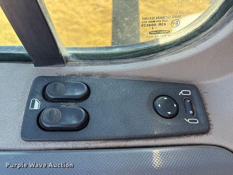 image for item EF6188 2015 Freightliner Cascadia 125 semi truck