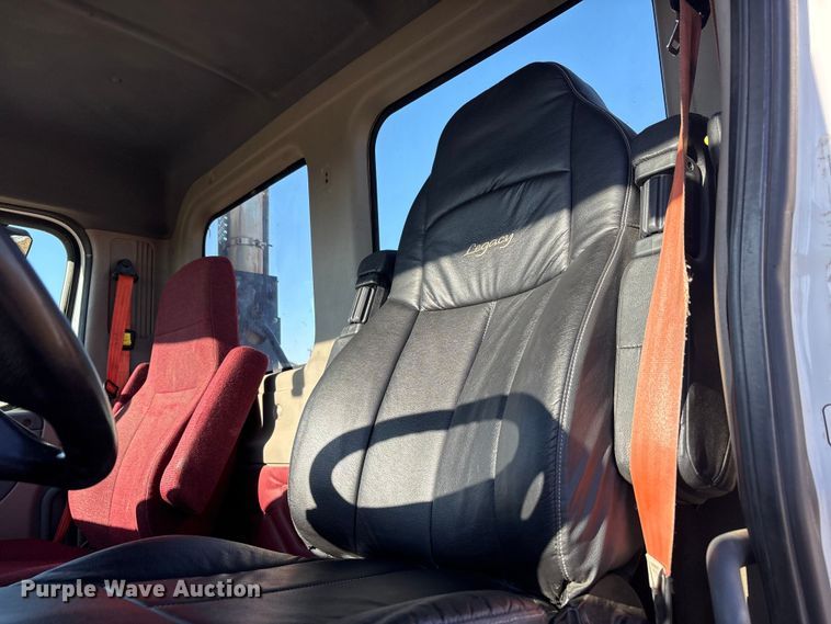 image for item EF6188 2015 Freightliner Cascadia 125 semi truck