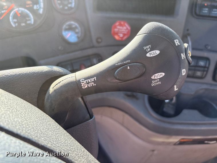 image for item EF6188 2015 Freightliner Cascadia 125 semi truck