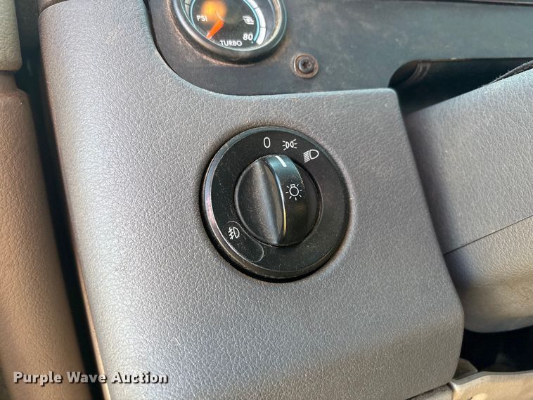 image for item EF6188 2015 Freightliner Cascadia 125 semi truck