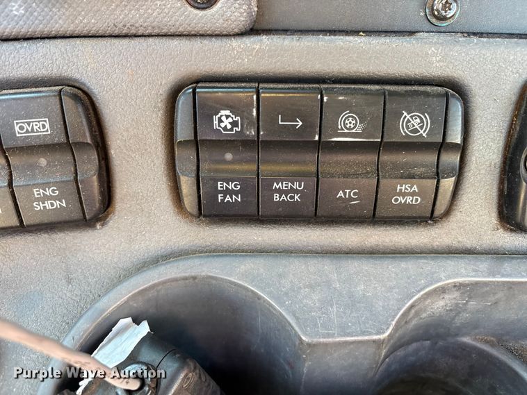 image for item EF6188 2015 Freightliner Cascadia 125 semi truck