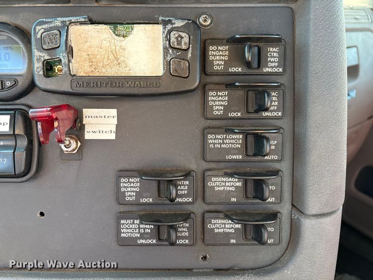 image for item EF6188 2015 Freightliner Cascadia 125 semi truck