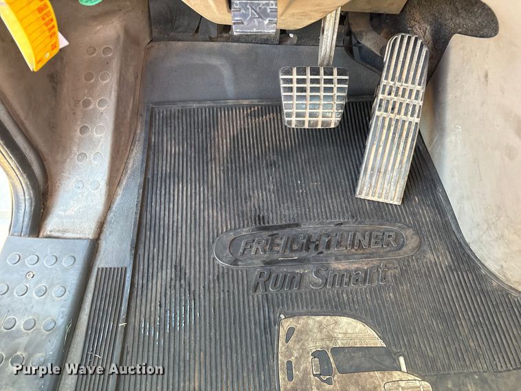 image for item EF6188 2015 Freightliner Cascadia 125 semi truck