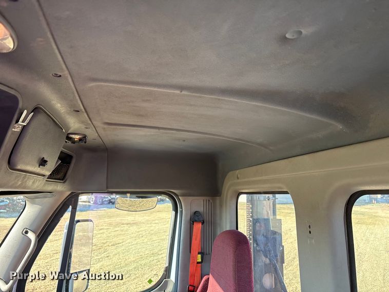 image for item EF6188 2015 Freightliner Cascadia 125 semi truck