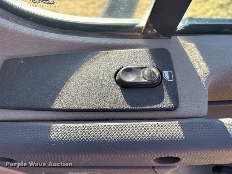 image for item EF6188 2015 Freightliner Cascadia 125 semi truck