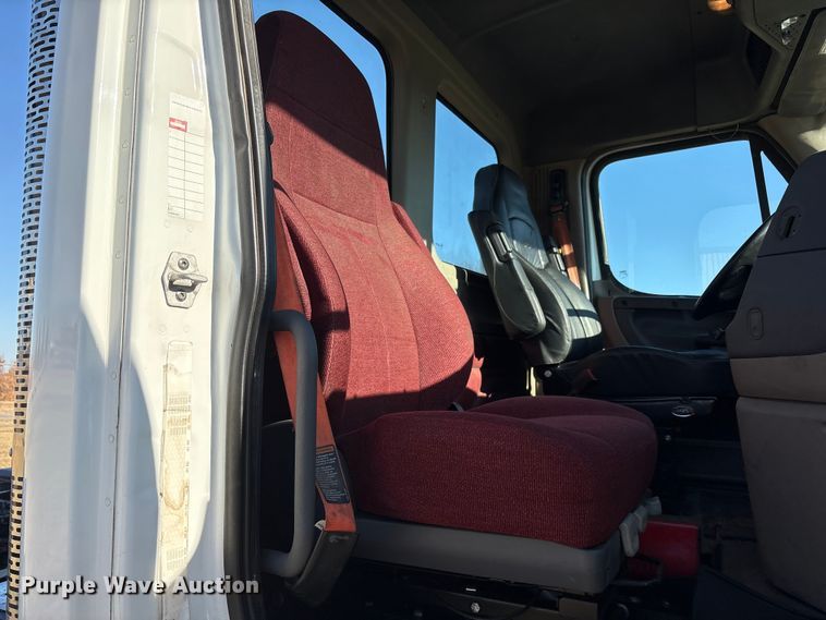 image for item EF6188 2015 Freightliner Cascadia 125 semi truck