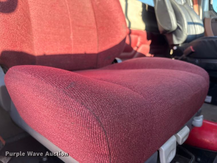 image for item EF6188 2015 Freightliner Cascadia 125 semi truck