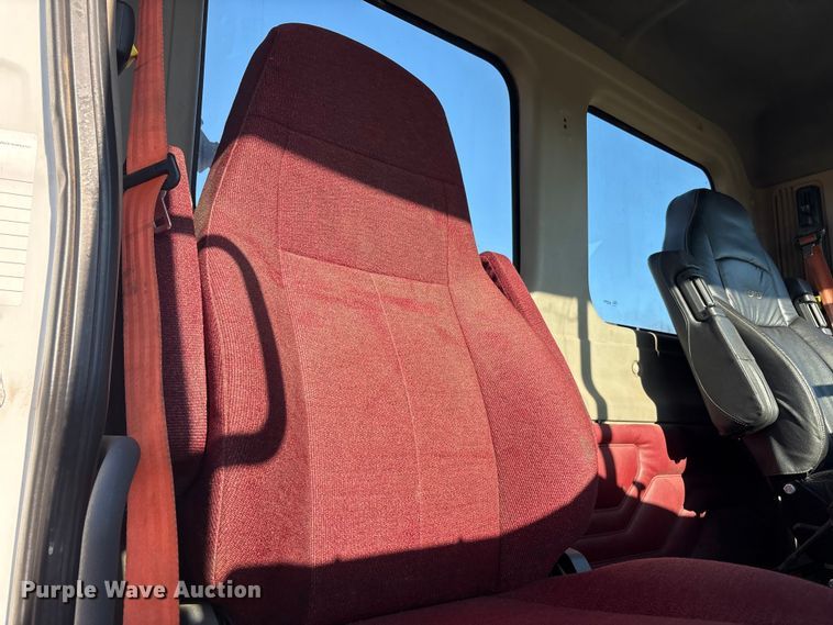 image for item EF6188 2015 Freightliner Cascadia 125 semi truck