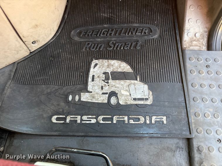image for item EF6188 2015 Freightliner Cascadia 125 semi truck