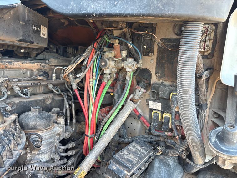 image for item EF6188 2015 Freightliner Cascadia 125 semi truck