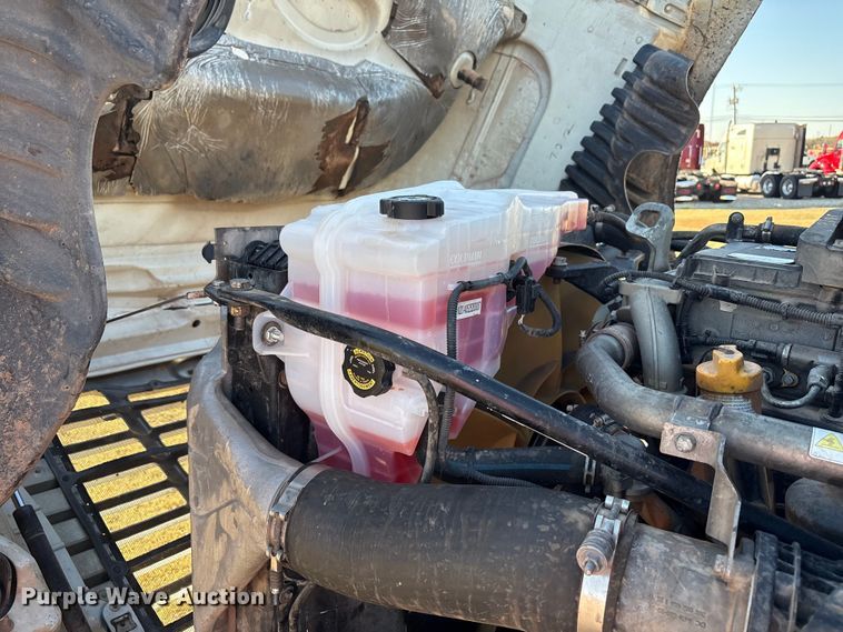 image for item EF6188 2015 Freightliner Cascadia 125 semi truck