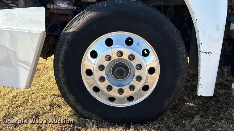 image for item EF6188 2015 Freightliner Cascadia 125 semi truck