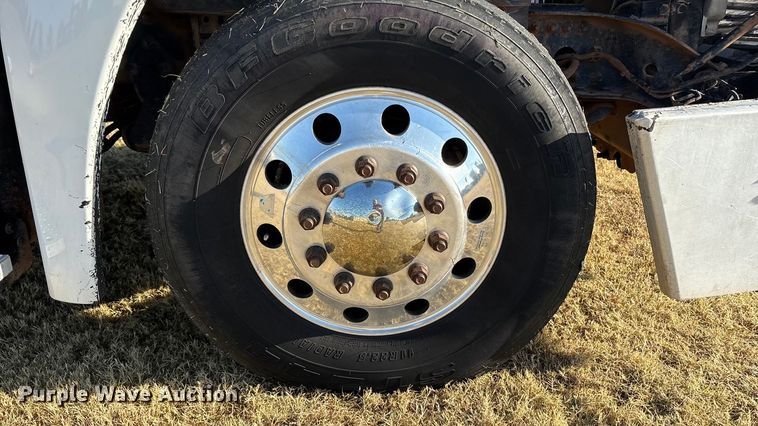 image for item EF6188 2015 Freightliner Cascadia 125 semi truck