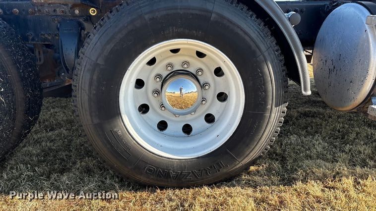 image for item EF6188 2015 Freightliner Cascadia 125 semi truck