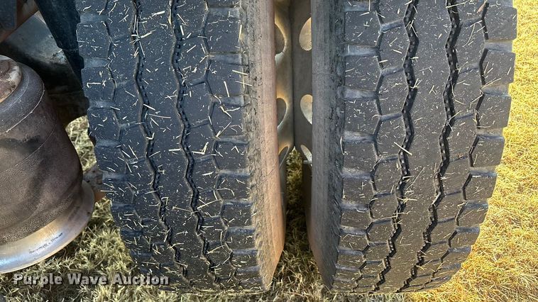 image for item EF6188 2015 Freightliner Cascadia 125 semi truck