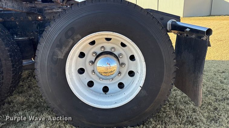 image for item EF6188 2015 Freightliner Cascadia 125 semi truck