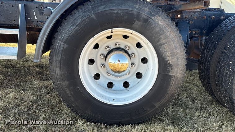 image for item EF6188 2015 Freightliner Cascadia 125 semi truck