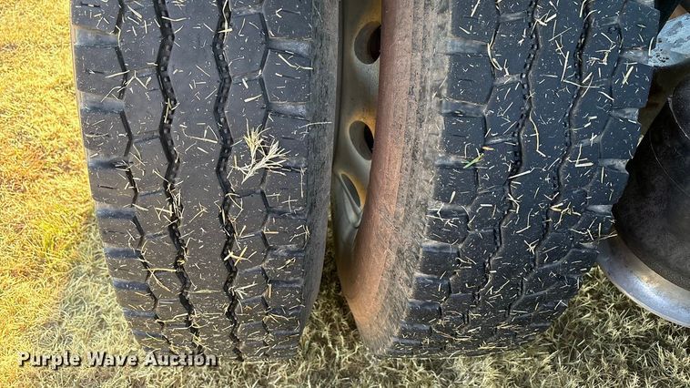 image for item EF6188 2015 Freightliner Cascadia 125 semi truck