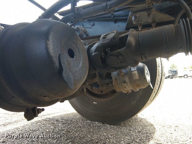 image for item EG1679 2009 Peterbilt 384 semi truck