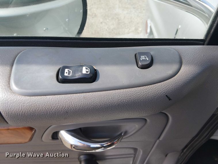 image for item EG1679 2009 Peterbilt 384 semi truck