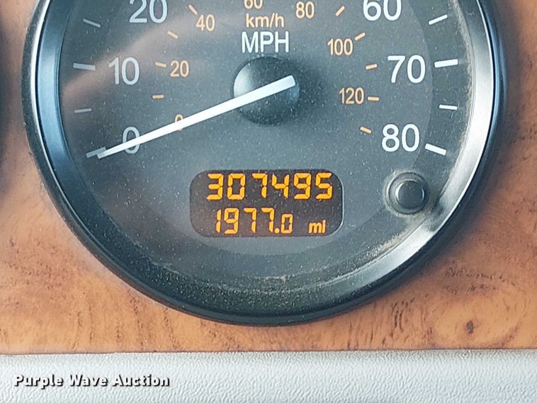 image for item EG1679 2009 Peterbilt 384 semi truck