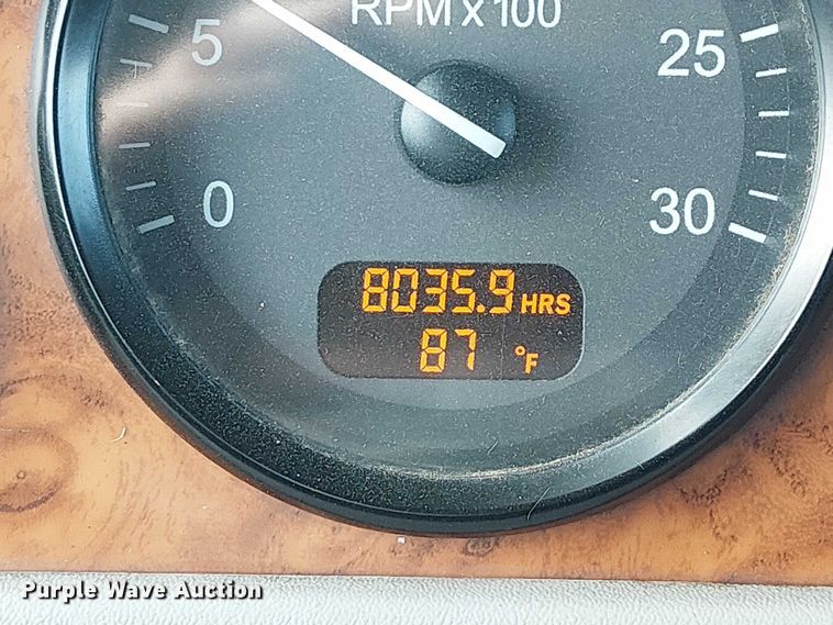 image for item EG1679 2009 Peterbilt 384 semi truck