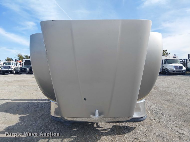 image for item EG1679 2009 Peterbilt 384 semi truck